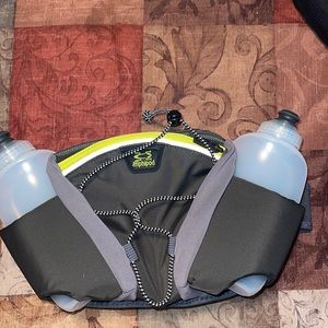 Amphipod light trail runner hydration